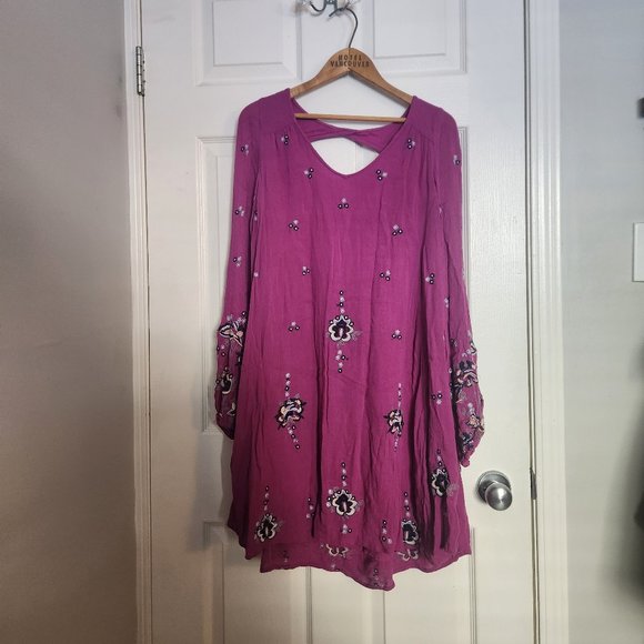 Embroidered swing dress - Picture 1 of 10
